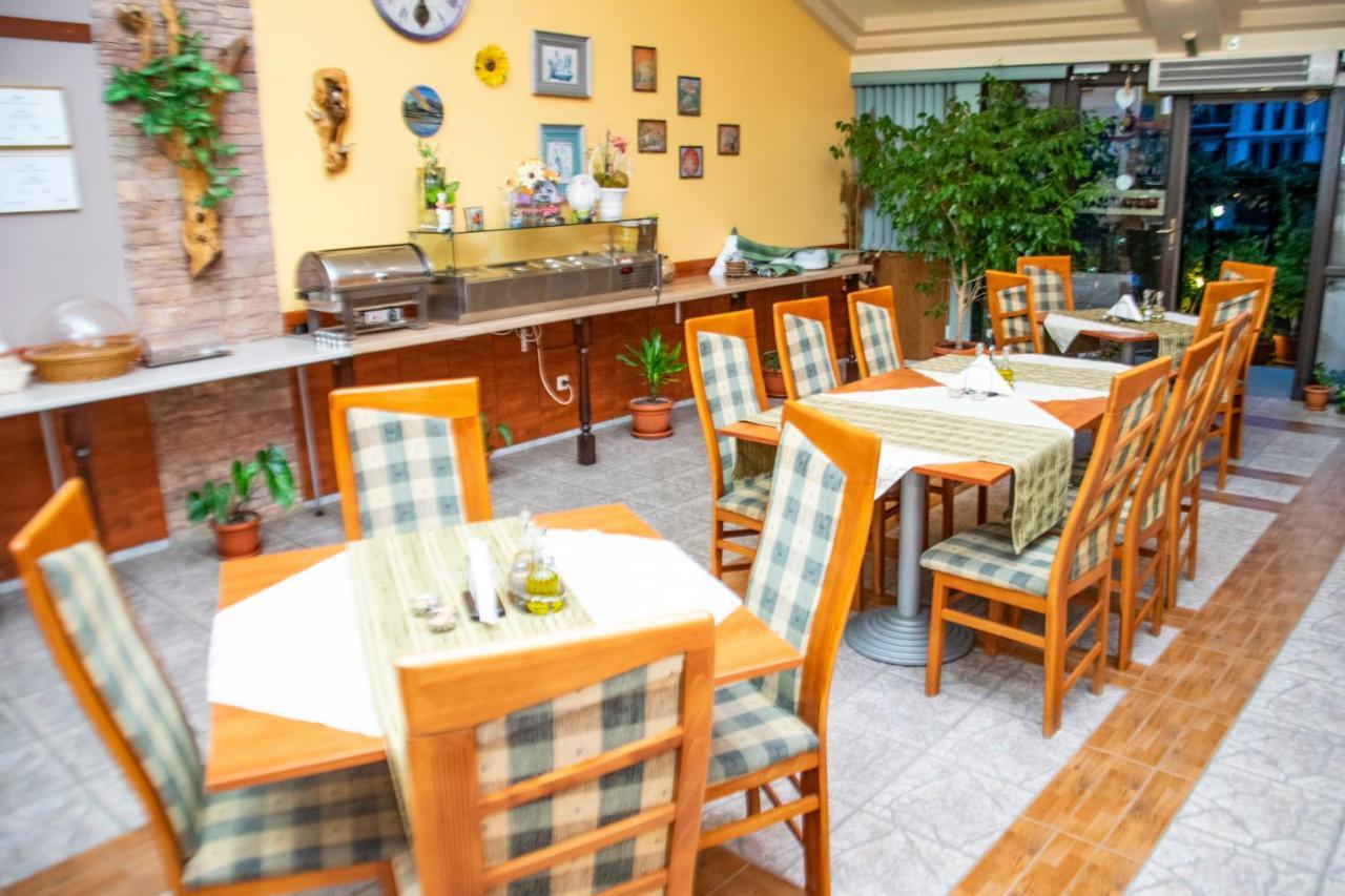 Family Hotel Rainbow Sveti Vlas Exterior photo