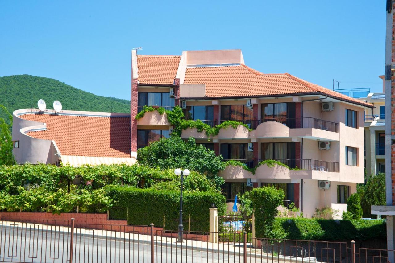 Family Hotel Rainbow Sveti Vlas Exterior photo